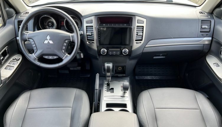 Mitsubishi Pajero IV