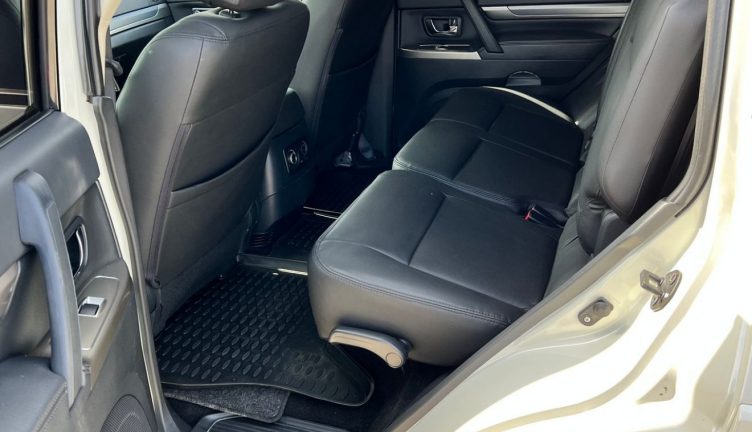 Mitsubishi Pajero IV
