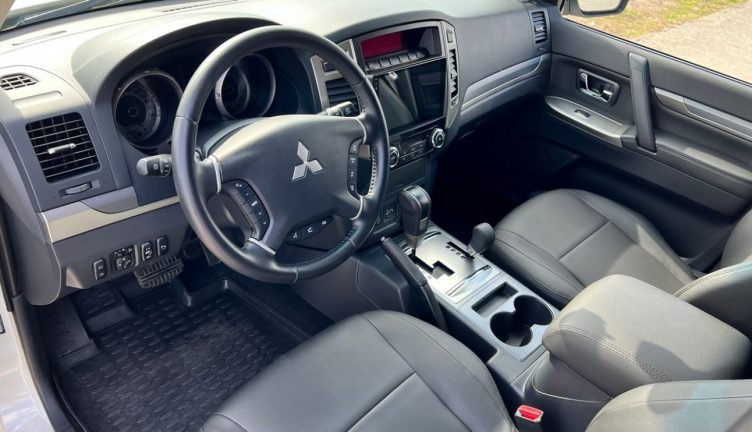 Mitsubishi Pajero IV